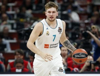 NBA: Το τρίποντο του Λούκα Ντόντσιτς που τρελαίνει κόσμο (βίντεο)